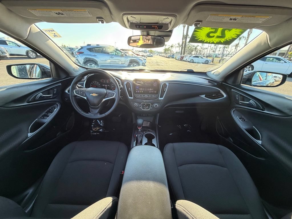 Used 2025 Chevrolet Malibu RS FWD image 14