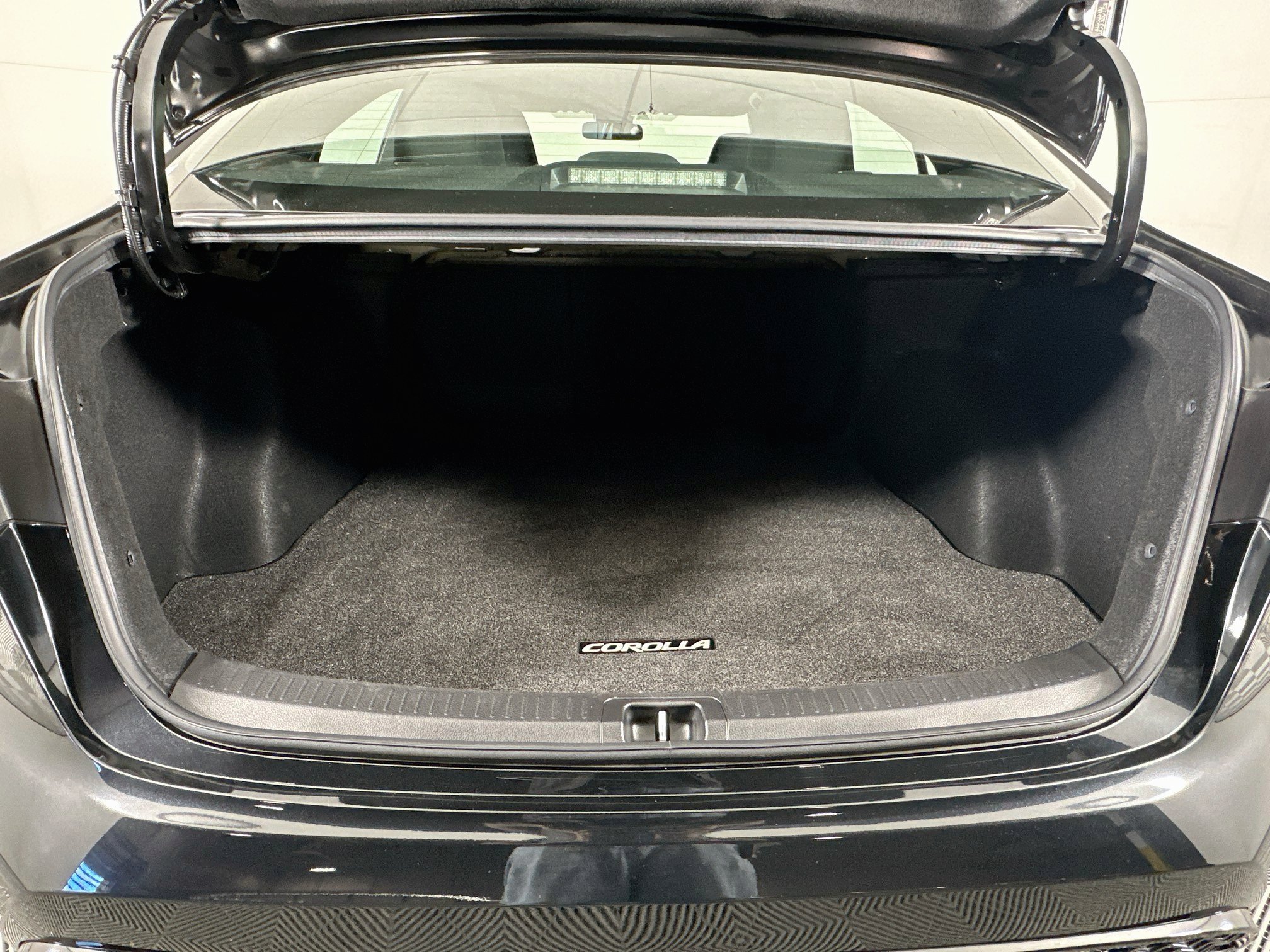 Used 2021 Toyota Corolla SE w/ Carpet Mat Package (TMS) FWD image 26