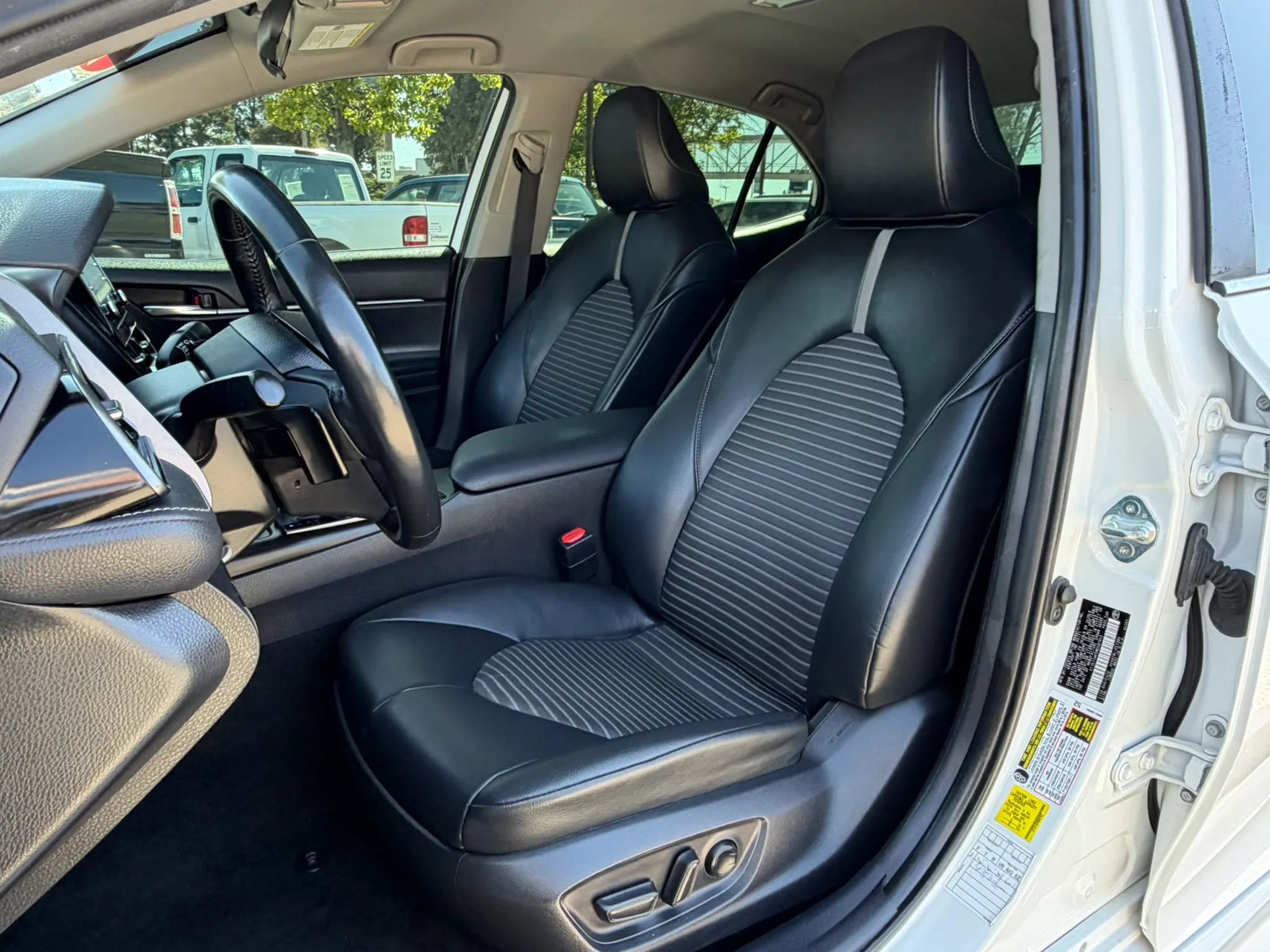 Used 2021 Toyota Camry SE FWD image 10