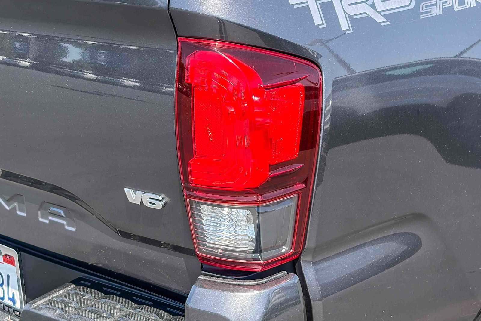 Used 2018 Toyota Tacoma TRD Sport w/ Technology Package image 8