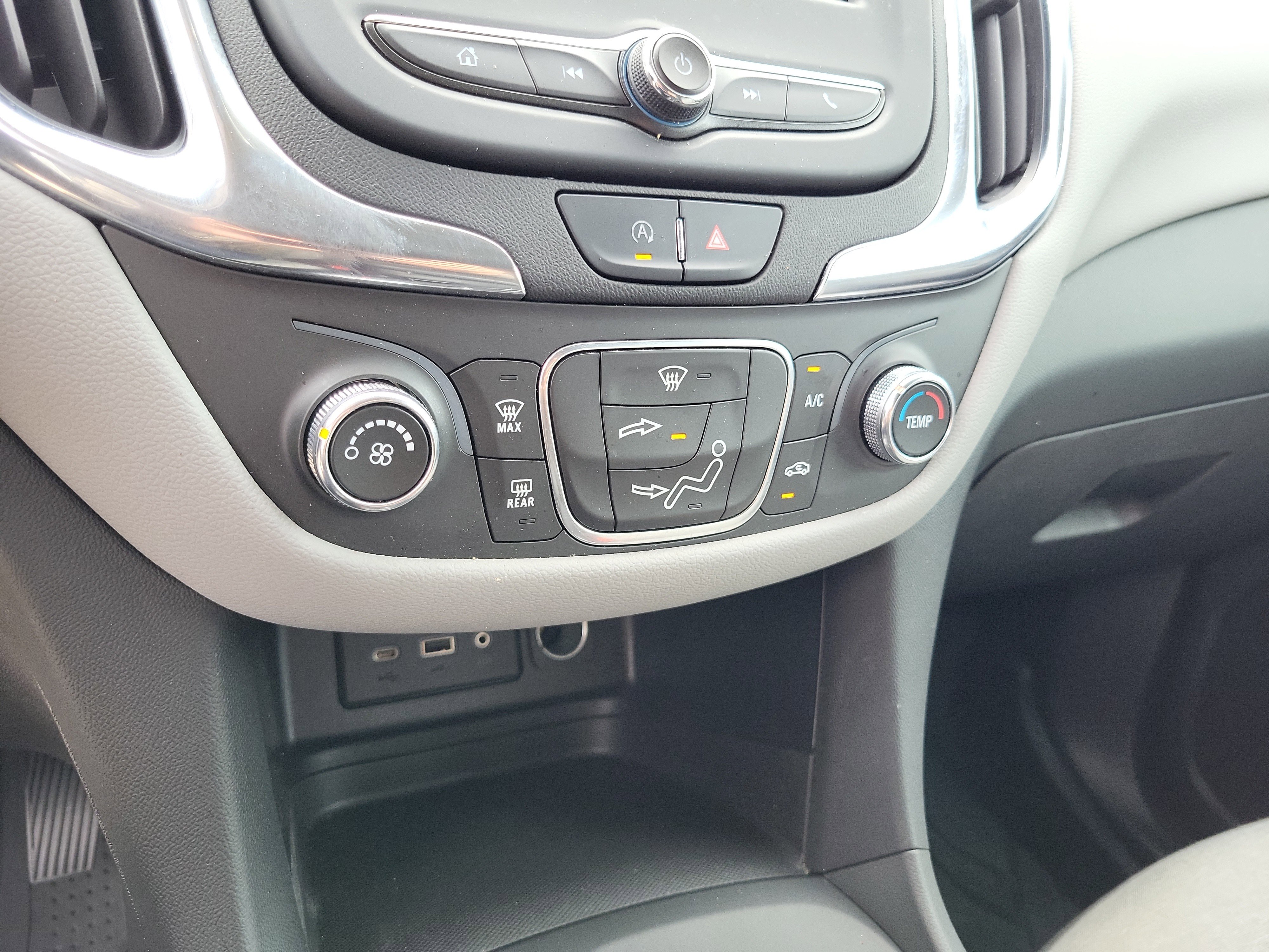 Used 2022 Chevrolet Equinox LS w/ LS Convenience Package FWD image 22