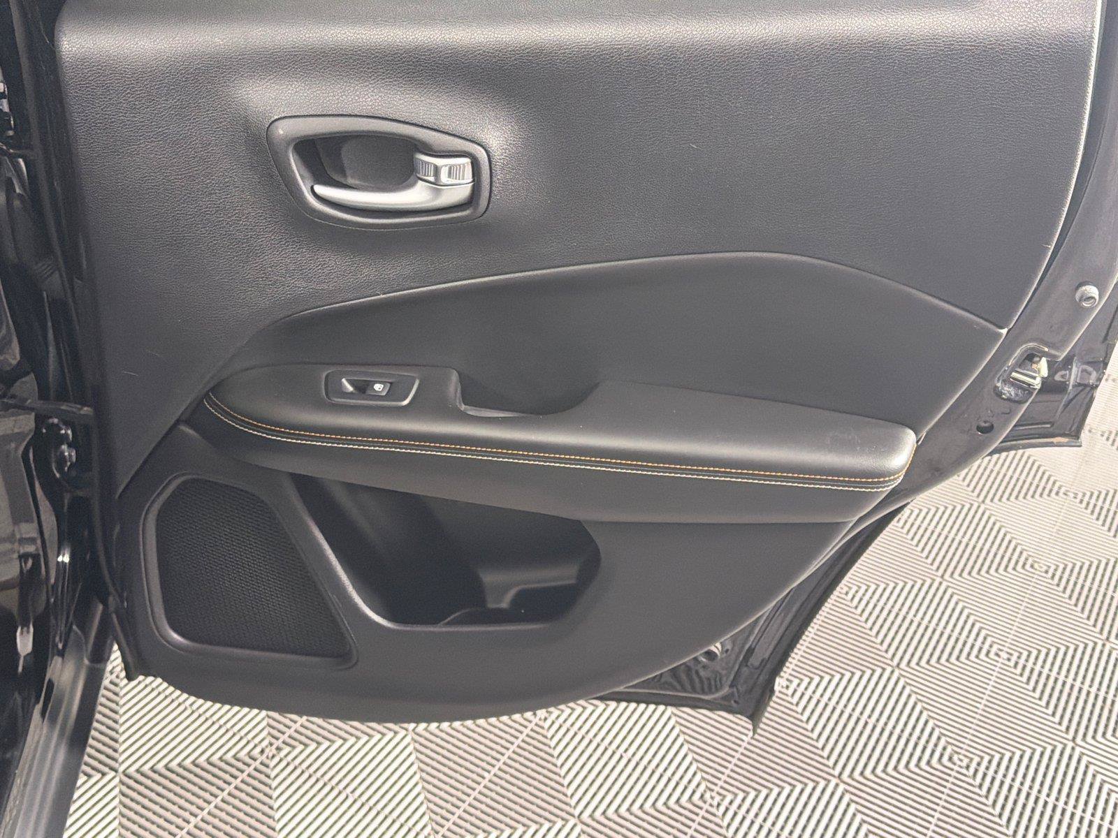 Used 2018 Jeep Compass Latitude w/ Popular Equipment Group FWD image 16