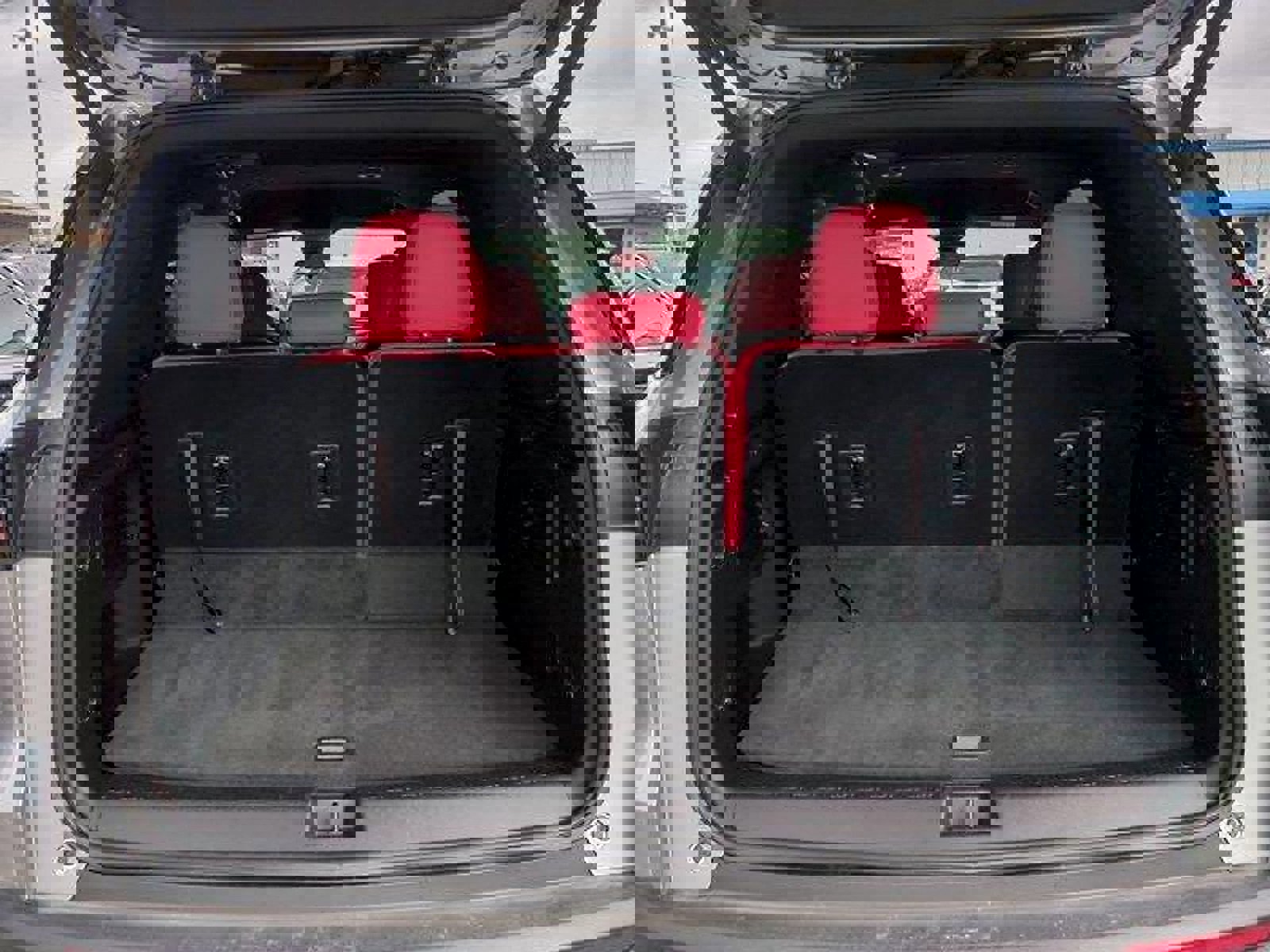 Used 2025 Chevrolet Traverse LT w/ Midnight/Sport Edition FWD image 24