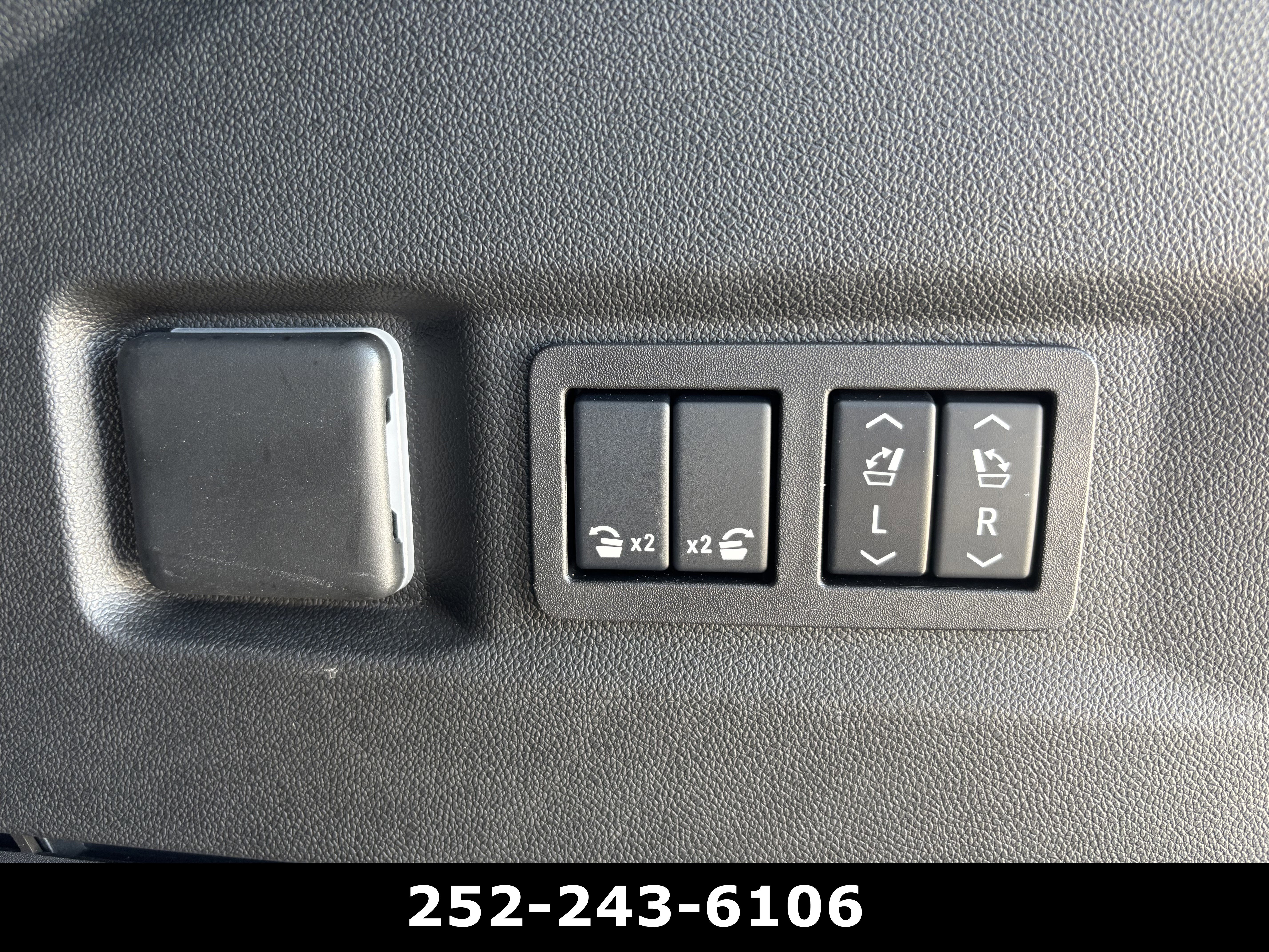 Used 2025 Chevrolet Tahoe High Country AWD/4WD image 27