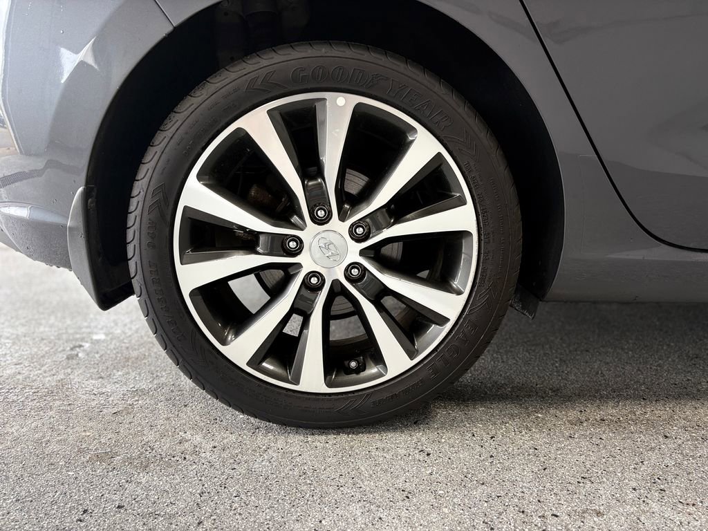 Used 2018 Hyundai Elantra GT FWD image 32