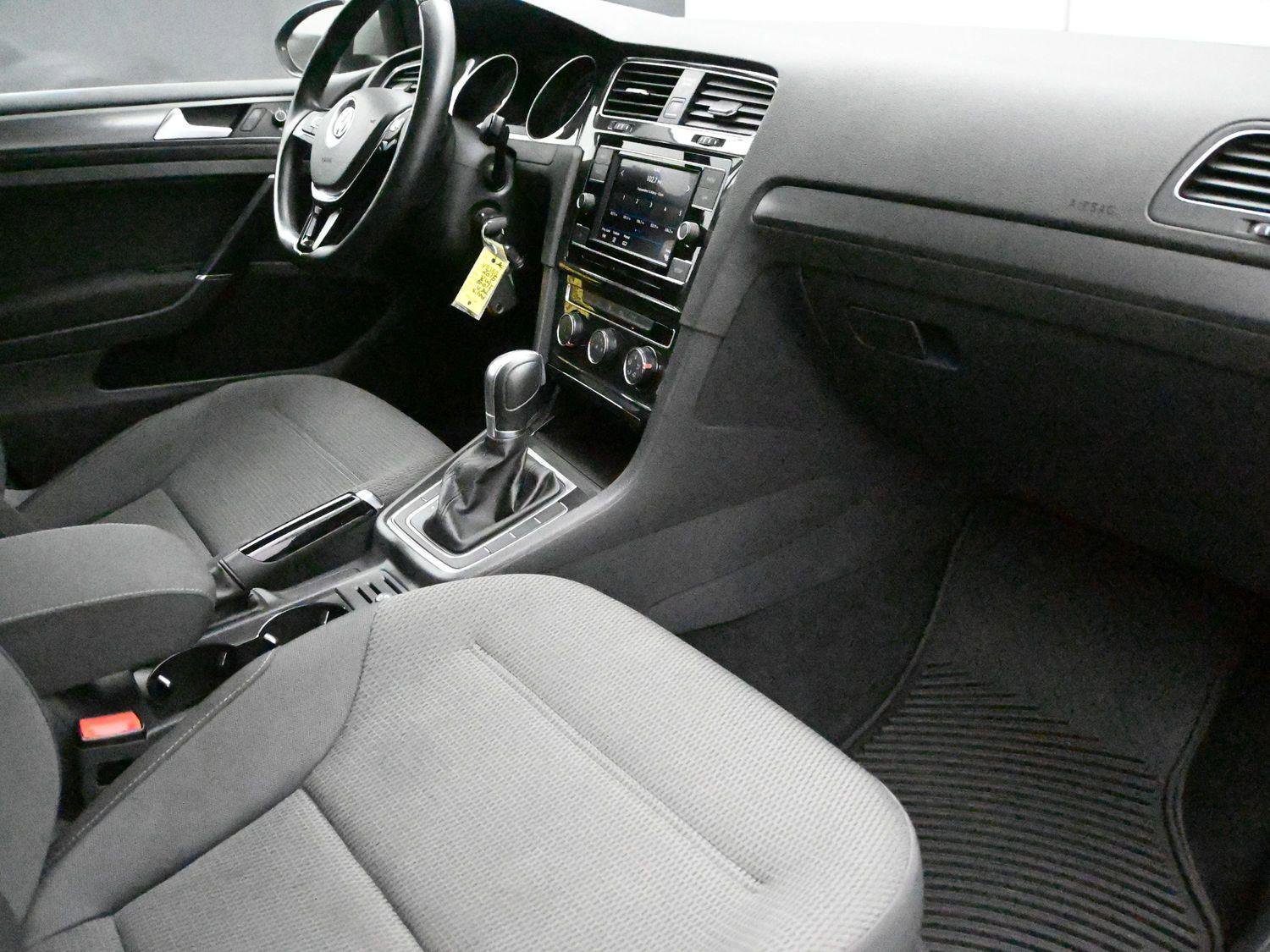 Used 2018 Volkswagen Golf S image 19