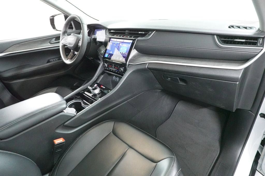 Used 2023 Jeep Grand Cherokee L Limited AWD/4WD image 34