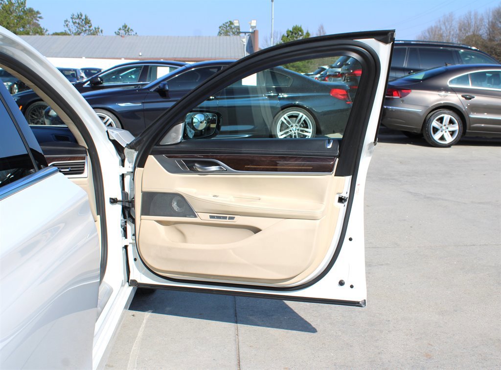 Used 2017 BMW 750i RWD image 41