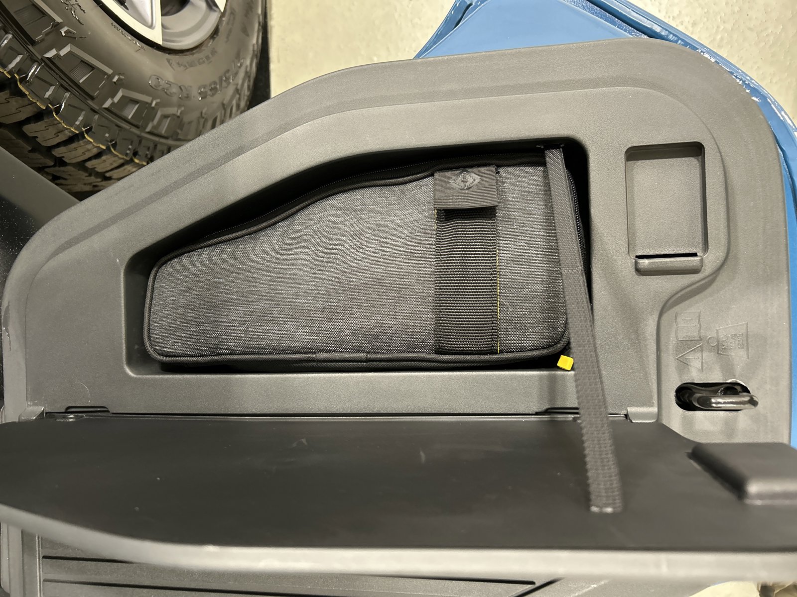 Used 2022 Rivian R1T Adventure image 32