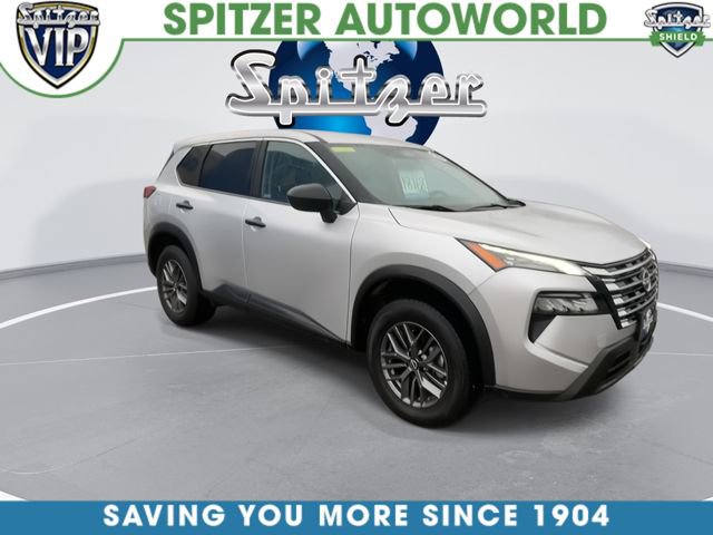 Used 2024 Nissan Rogue S image 2