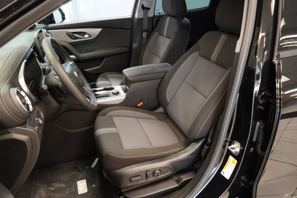 New 2026 Chevrolet Blazer LT w/ Convenience Package FWD image 3