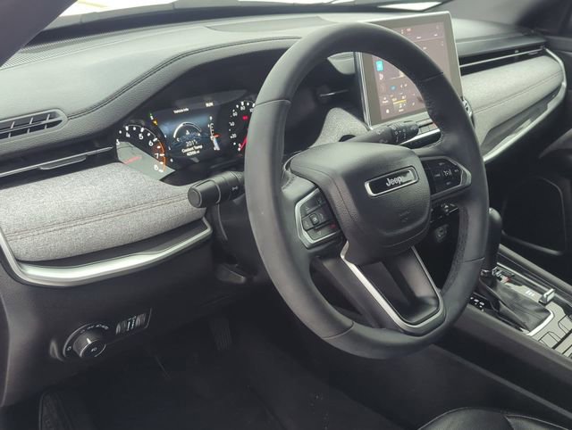 Used 2023 Jeep Compass Latitude AWD/4WD image 12