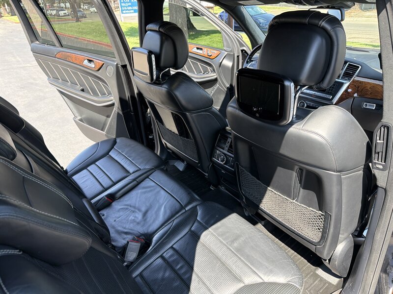 Used 2015 Mercedes-Benz GL 63 AMG 4MATIC image 28