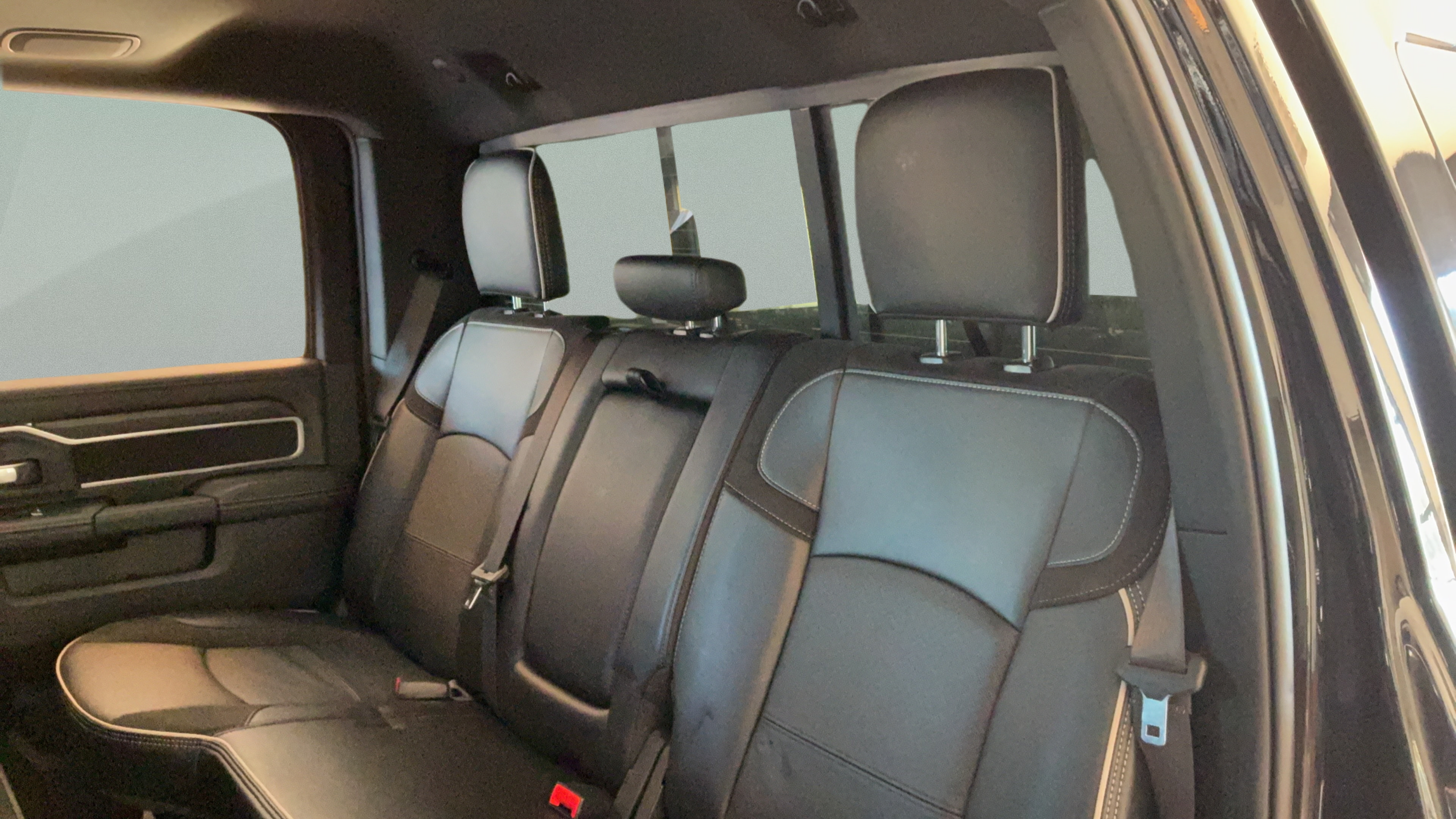 Used 2025 RAM 2500 Laramie AWD/4WD image 36