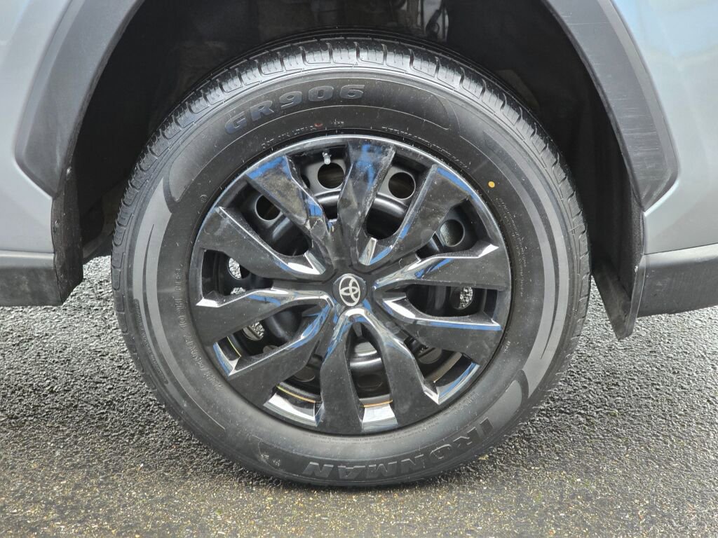 Used 2024 Toyota RAV4 LE image 9