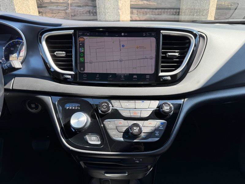Used 2026 Chrysler Pacifica Select FWD image 12