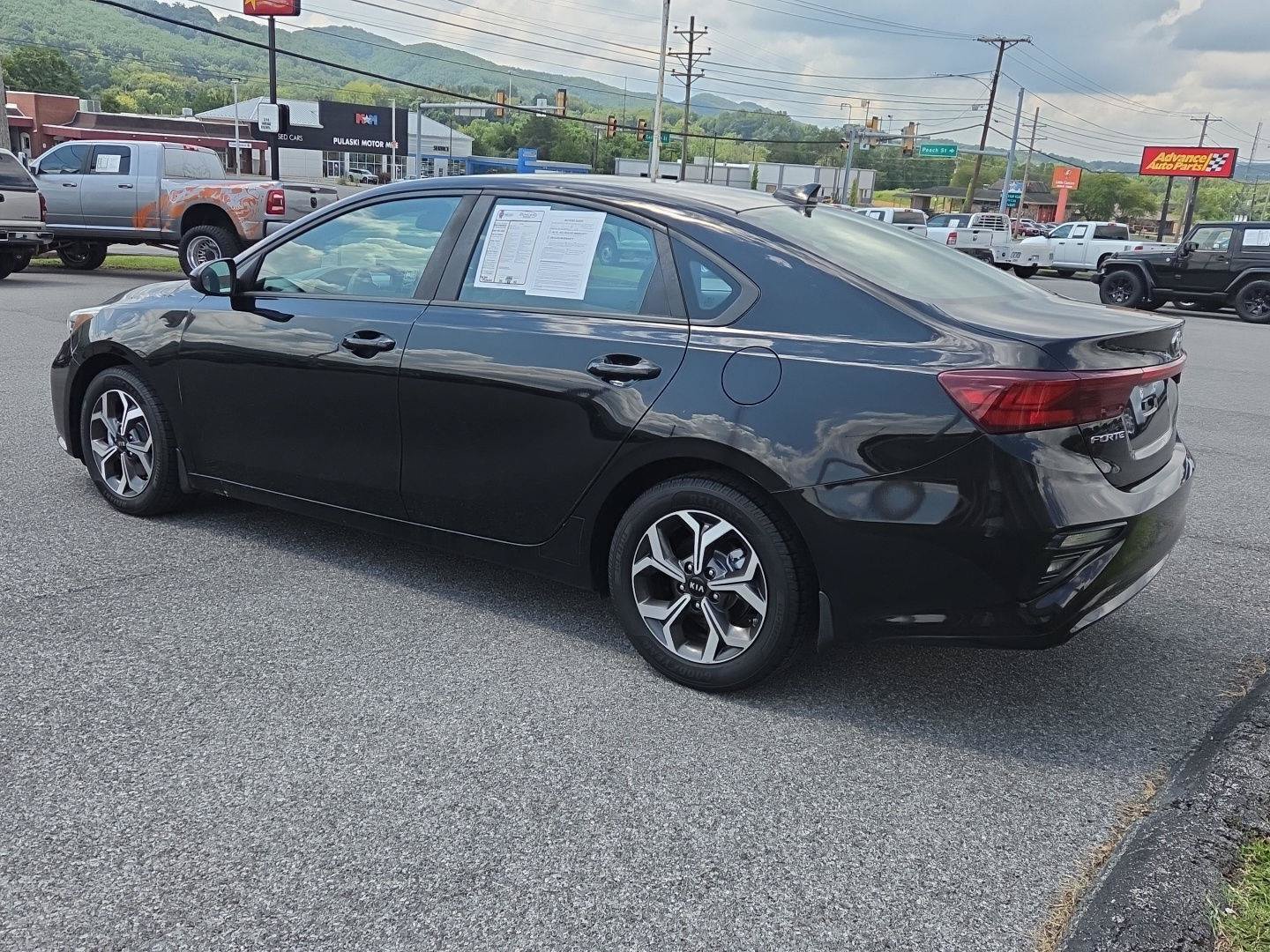 Used 2019 Kia Forte LXS FWD image 5