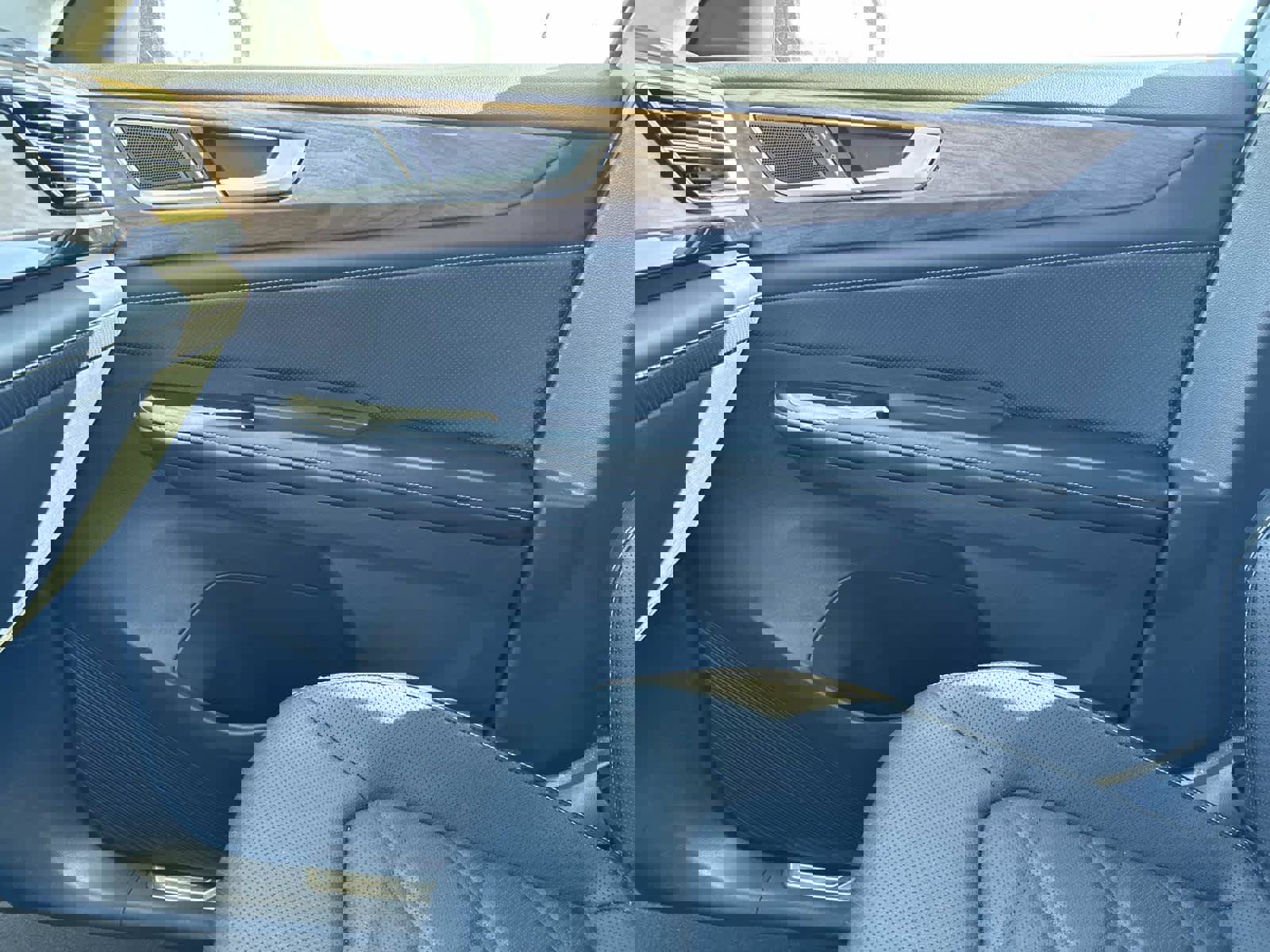 Used 2024 Volkswagen Atlas SE image 24