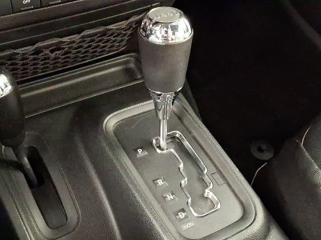 Used 2018 Jeep Wrangler Sahara w/ Connectivity Group image 15