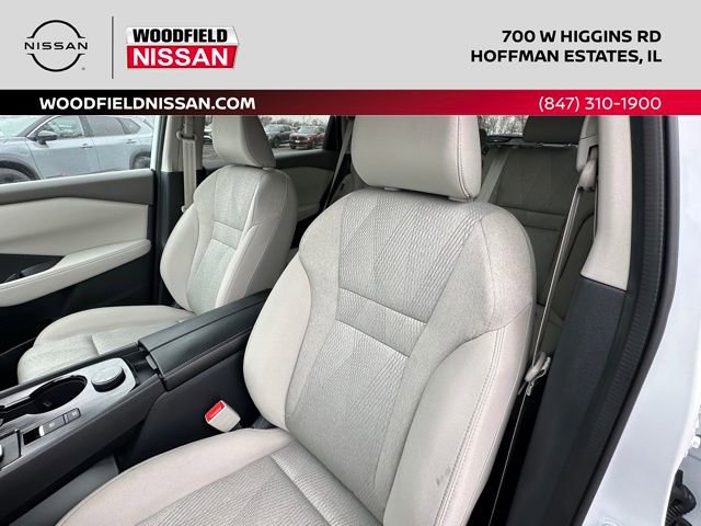 Certified 2025 Nissan Rogue SV image 28