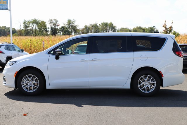New 2026 Chrysler Pacifica Select image 4