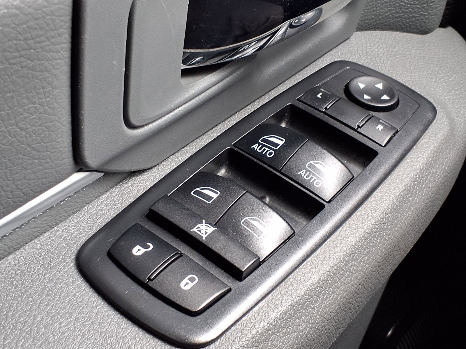 Used 2019 RAM 1500 Classic SLT RWD image 12