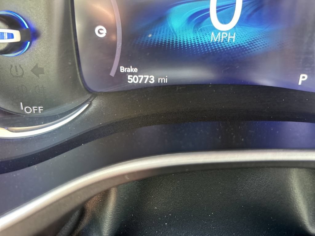 Used 2024 Chrysler Pacifica Limited FWD image 25