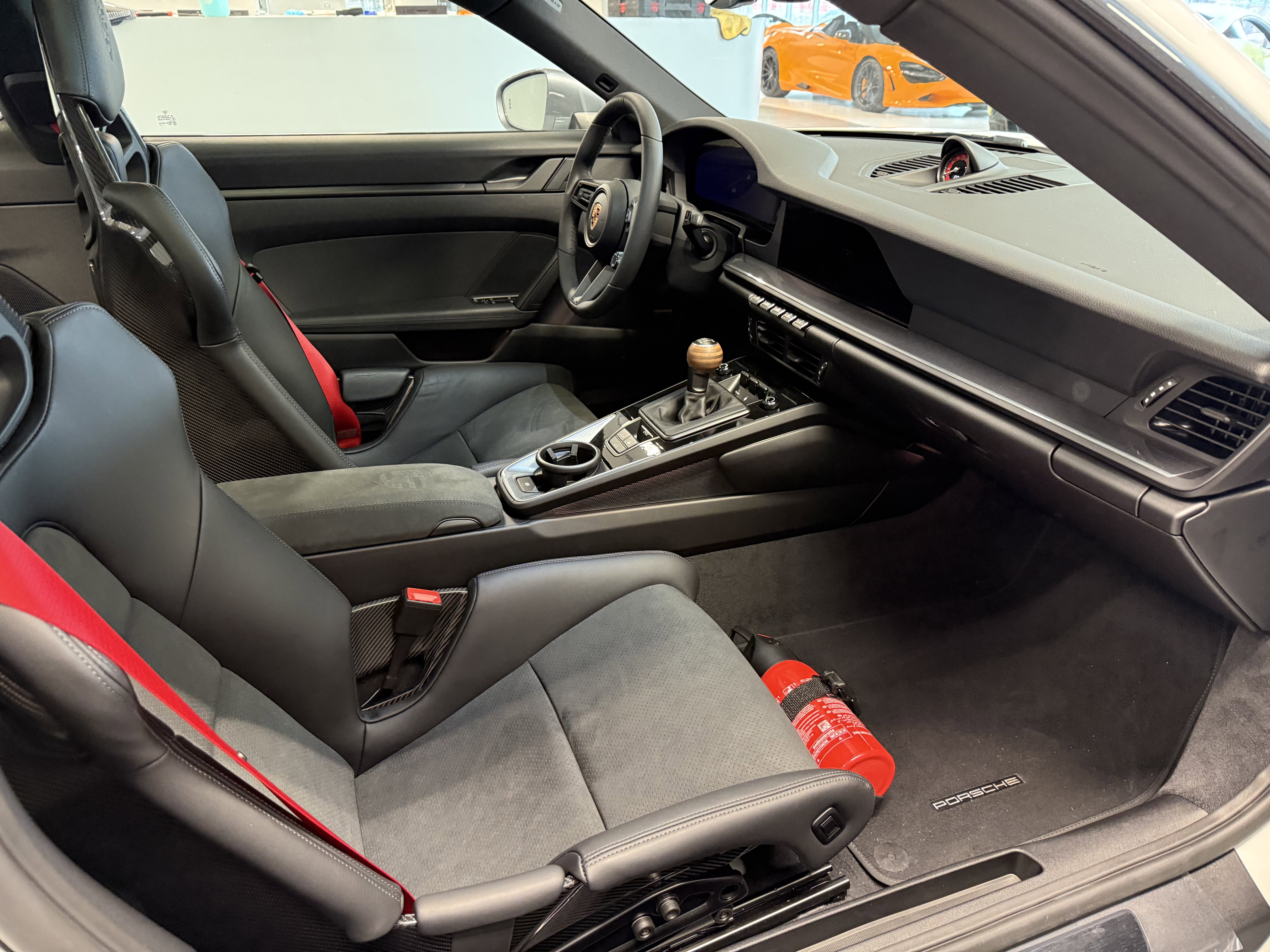 Used 2025 Porsche 911 Carrera RWD image 17