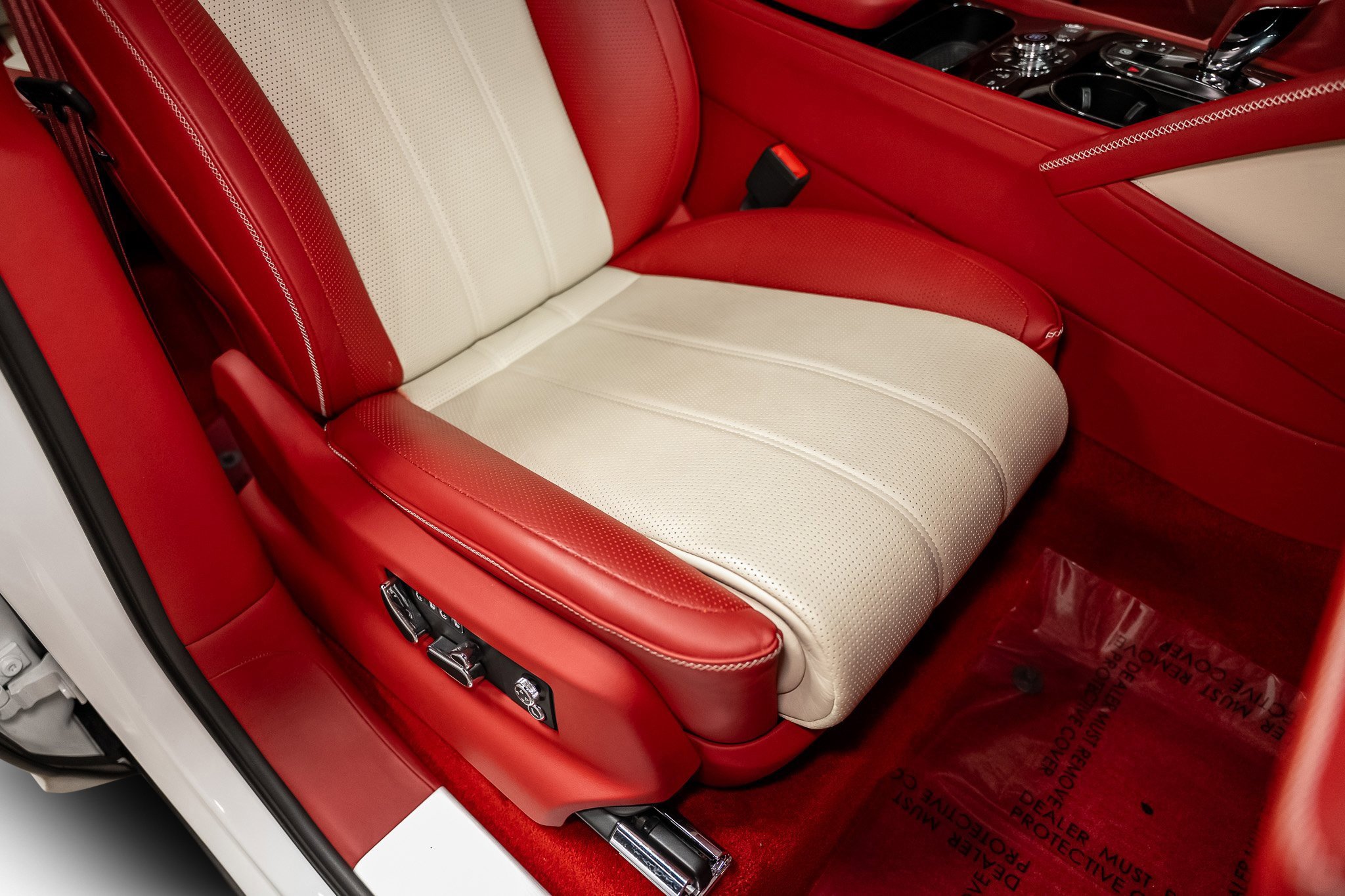 Used 2022 Bentley Bentayga image 26