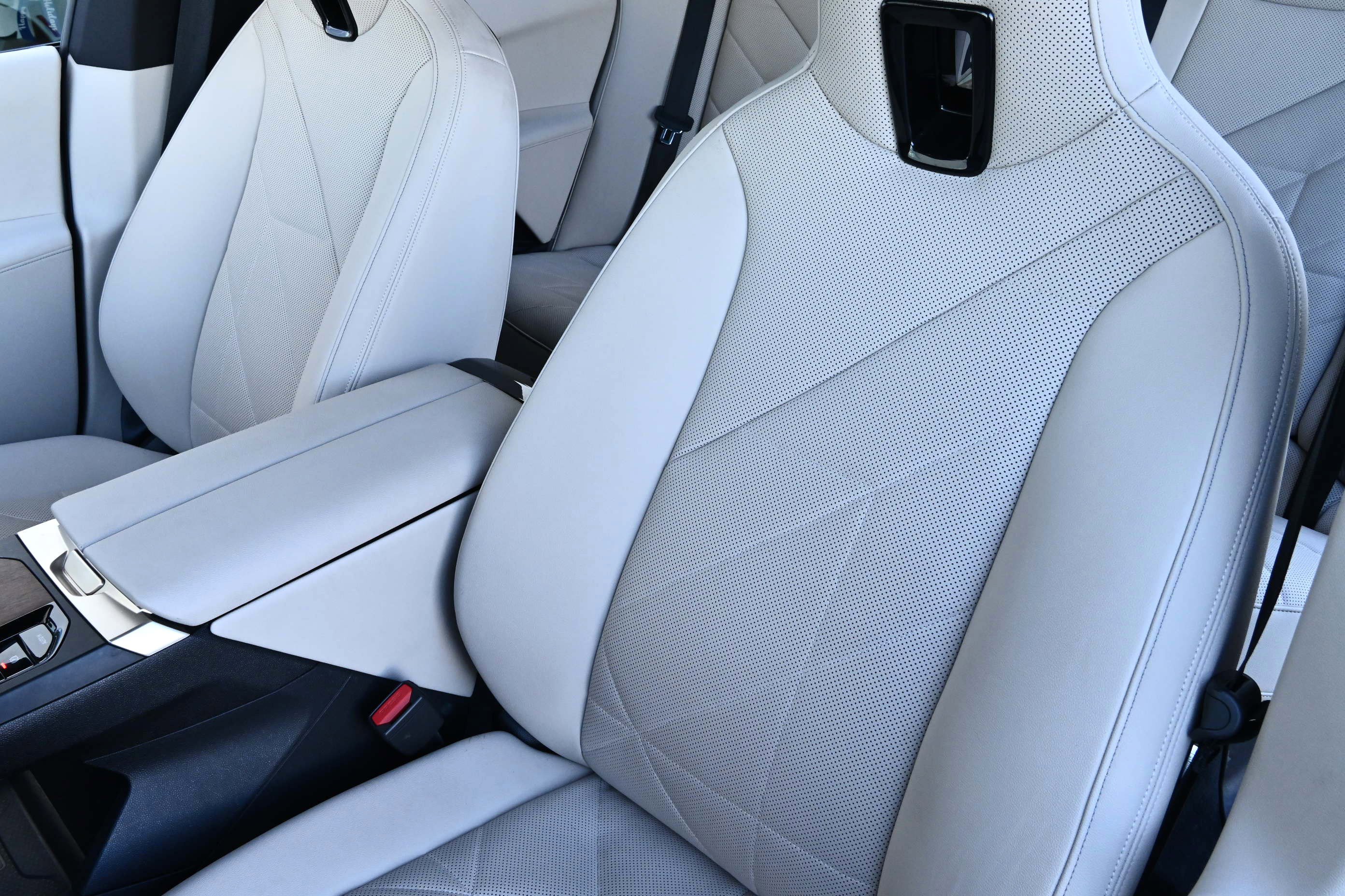 Certified 2024 BMW iX xDrive50 w/ Premium Package image 10