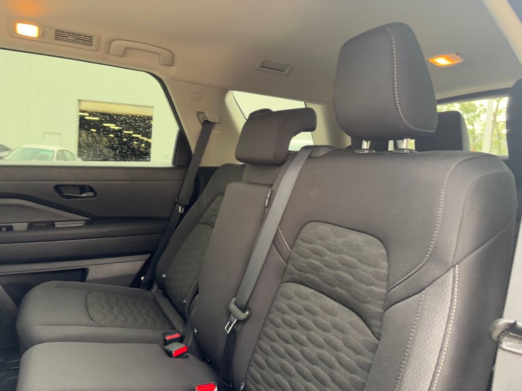 Used 2025 Nissan Pathfinder S image 27