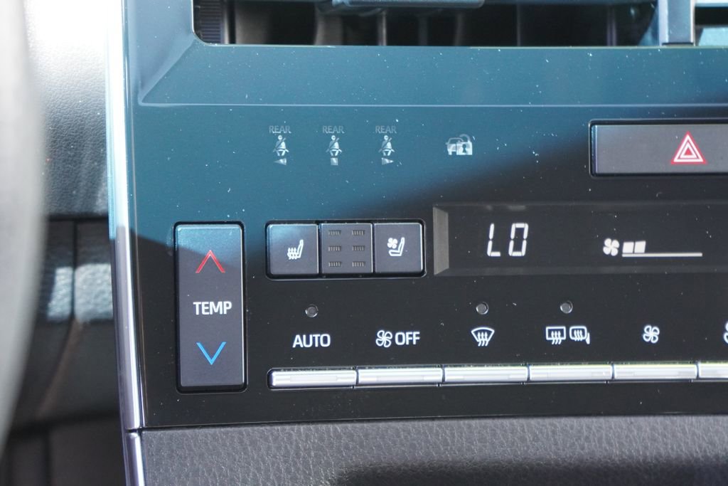 Used 2022 Toyota Avalon Limited w/ Advanced Safety Package FWD image 30