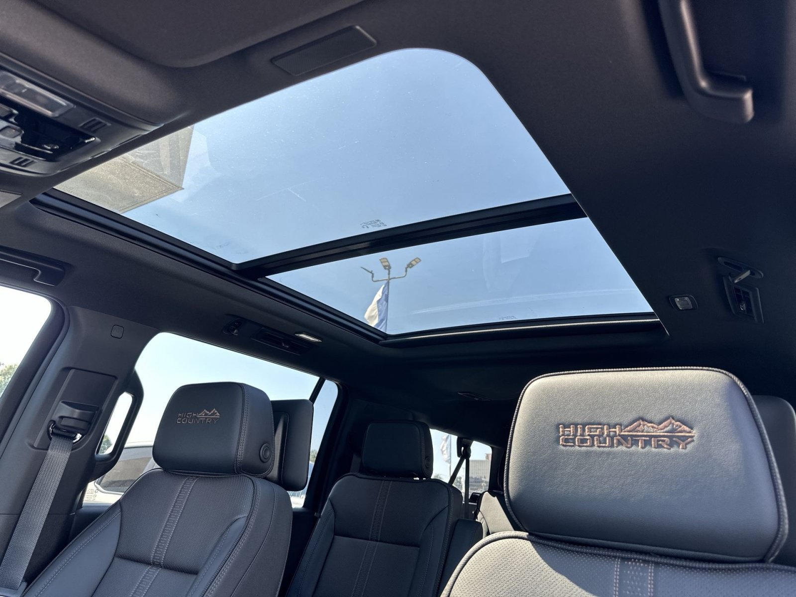New 2026 Chevrolet Suburban High Country AWD/4WD image 24