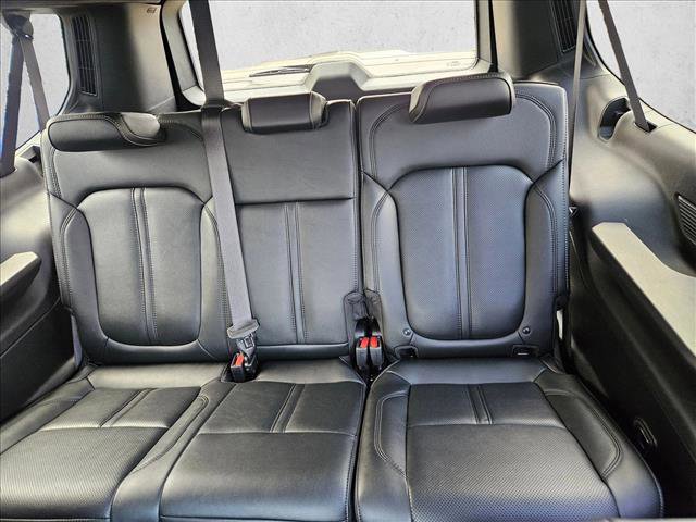 Used 2025 Jeep Wagoneer L Series II w/ Premium Group I AWD/4WD image 17