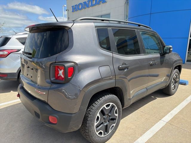 Used 2016 Jeep Renegade Trailhawk w/ Popular Equipment Group AWD/4WD image 5