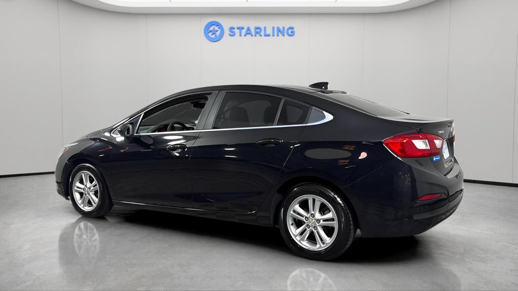 Used 2017 Chevrolet Cruze LT w/ Convenience Package FWD image 4