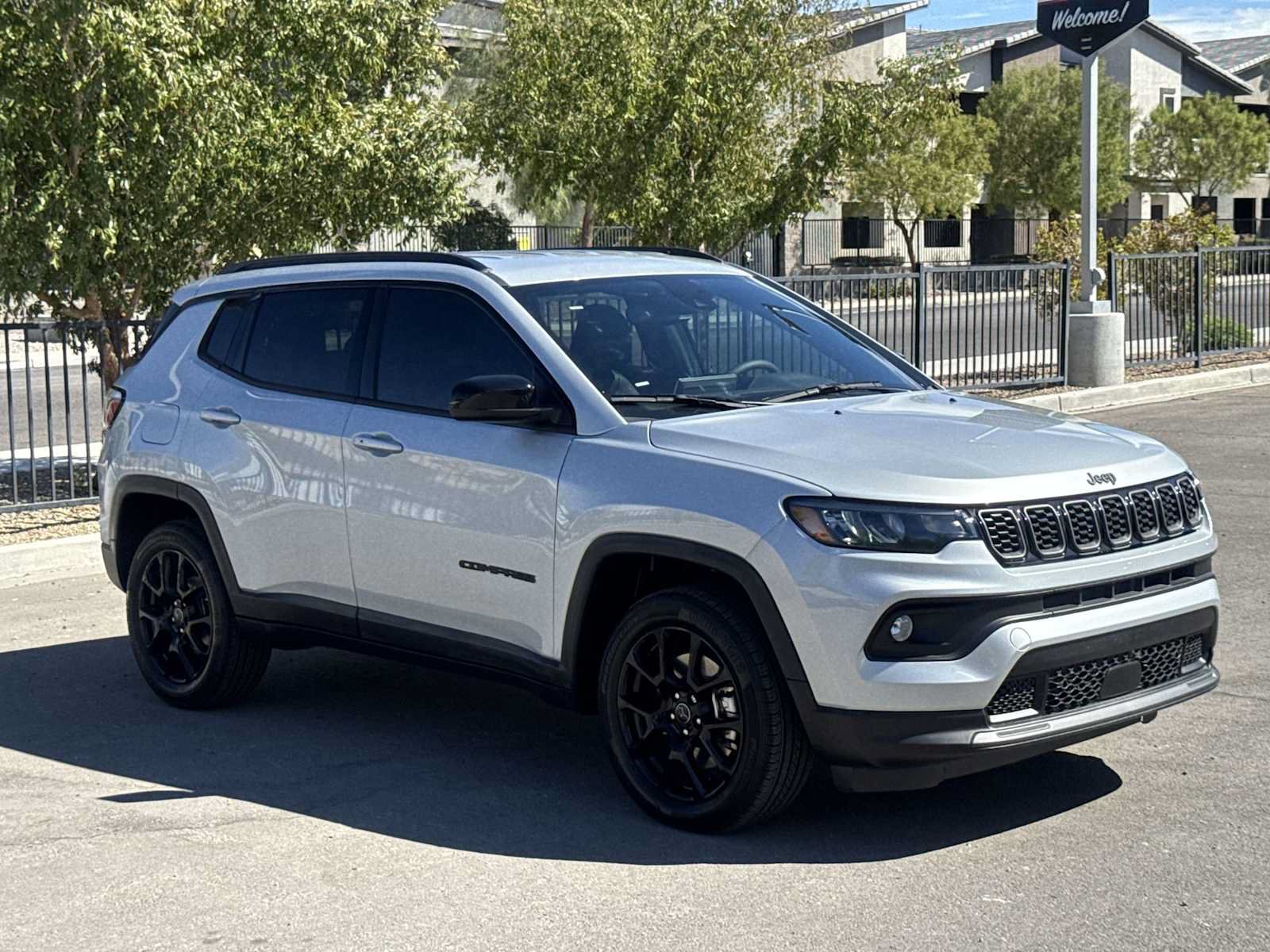 Used 2026 Jeep Compass Latitude AWD/4WD image 2