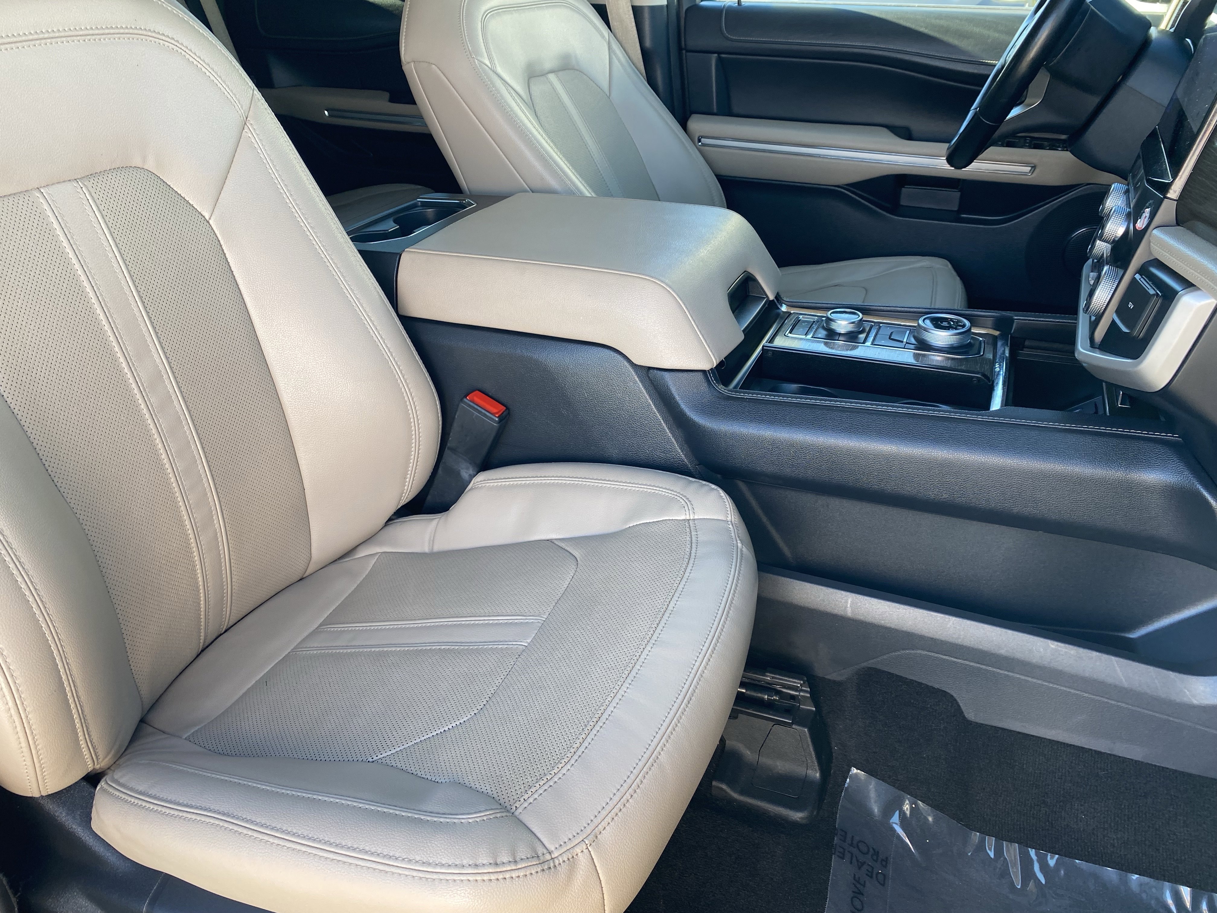 Used 2022 Ford Expedition Limited image 10