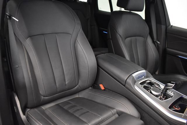Used 2022 BMW X5 xDrive40i w/ M Sport Package AWD/4WD image 6