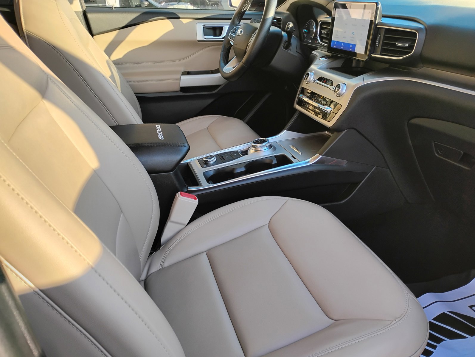 Used 2022 Ford Explorer XLT w/ Equipment Group 202A image 12