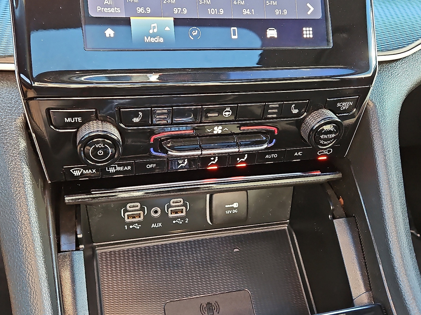 Used 2024 Jeep Grand Cherokee Altitude image 14