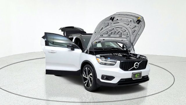 Used 2022 Volvo XC40 T4 R-Design w/ Protection Package Premier FWD image 11