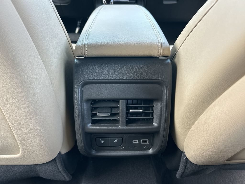 Used 2024 Cadillac XT4 Luxury w/ Cold Weather Package FWD image 22
