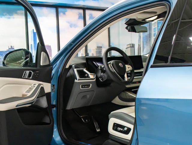 New 2026 BMW ALPINA XB7 AWD/4WD image 13
