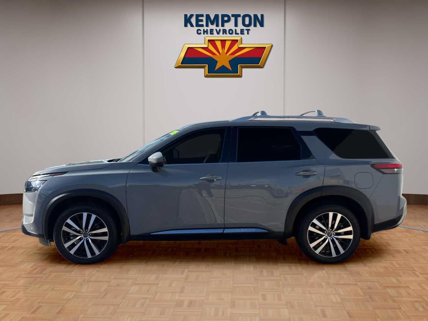 Used 2025 Nissan Pathfinder Platinum w/ Cargo Package FWD image 3