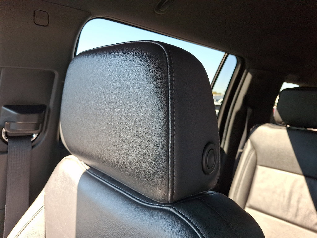 Used 2025 Chevrolet Suburban Z71 AWD/4WD image 18