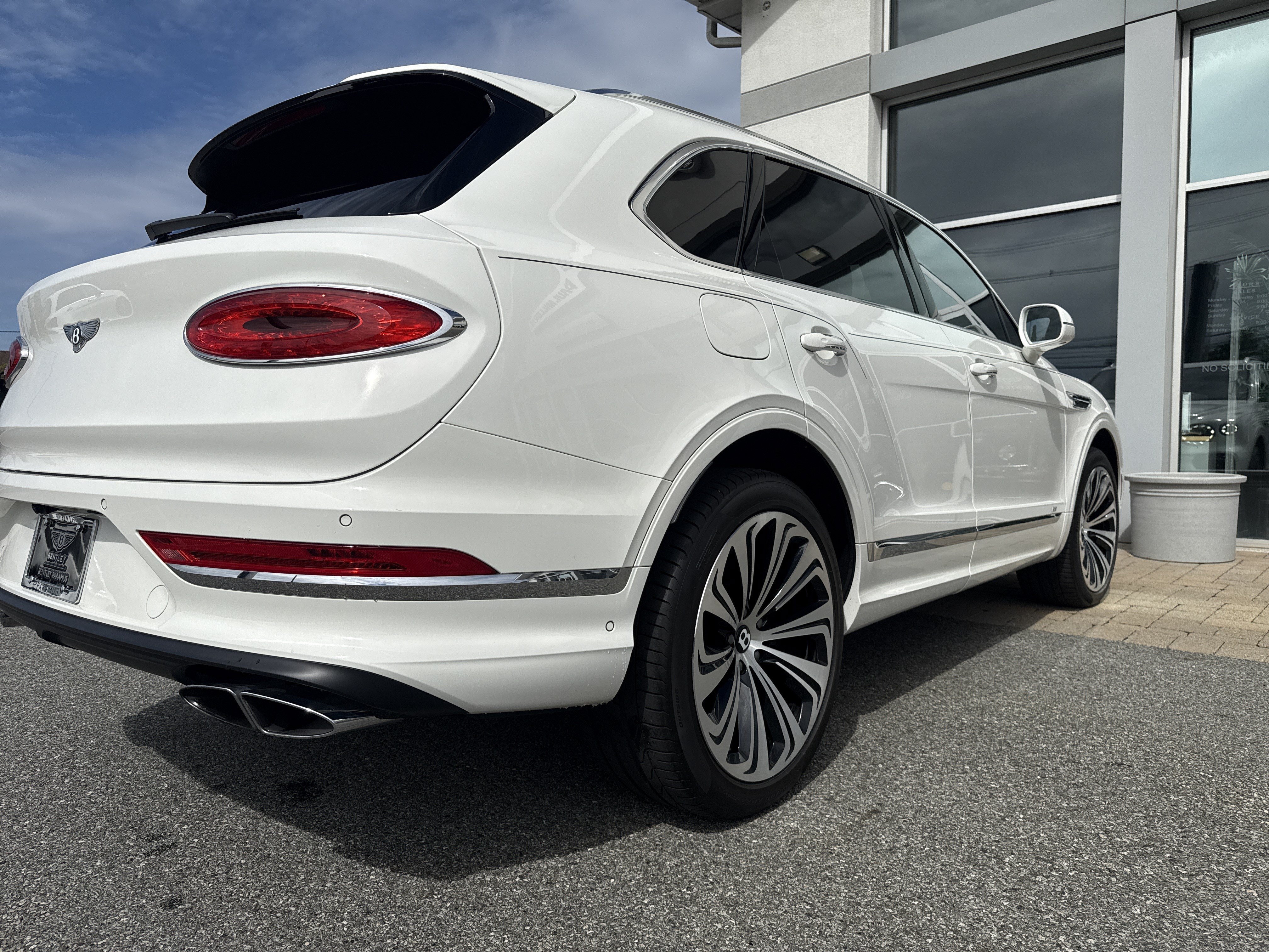 Used 2022 Bentley Bentayga AWD/4WD image 33