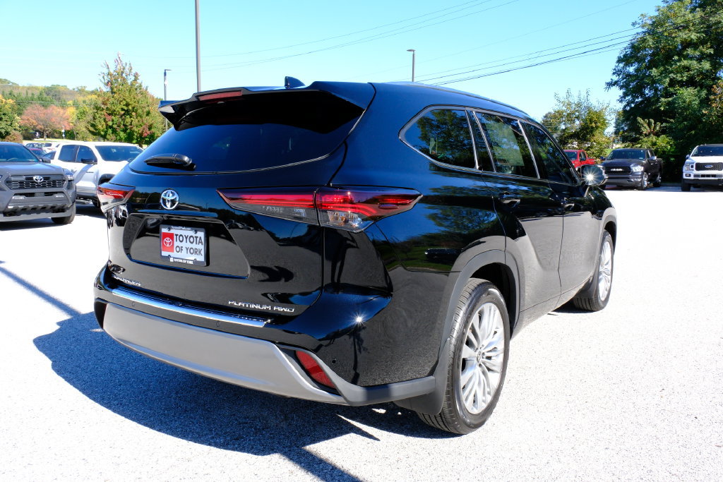 New 2026 Toyota Highlander Platinum AWD/4WD image 3