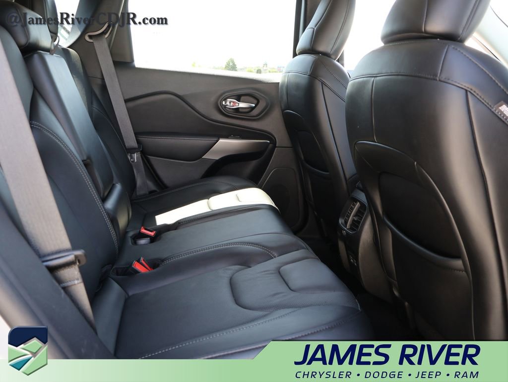 Used 2021 Jeep Cherokee Latitude Lux w/ Mopar Interior Package AWD/4WD image 12