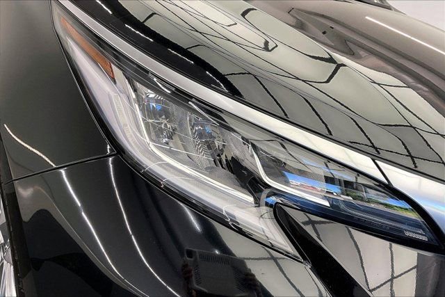 Used 2024 Toyota Sienna Limited image 29